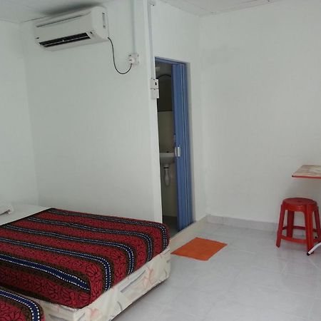 Et Budget Guest House Batu Feringgi Ruang foto